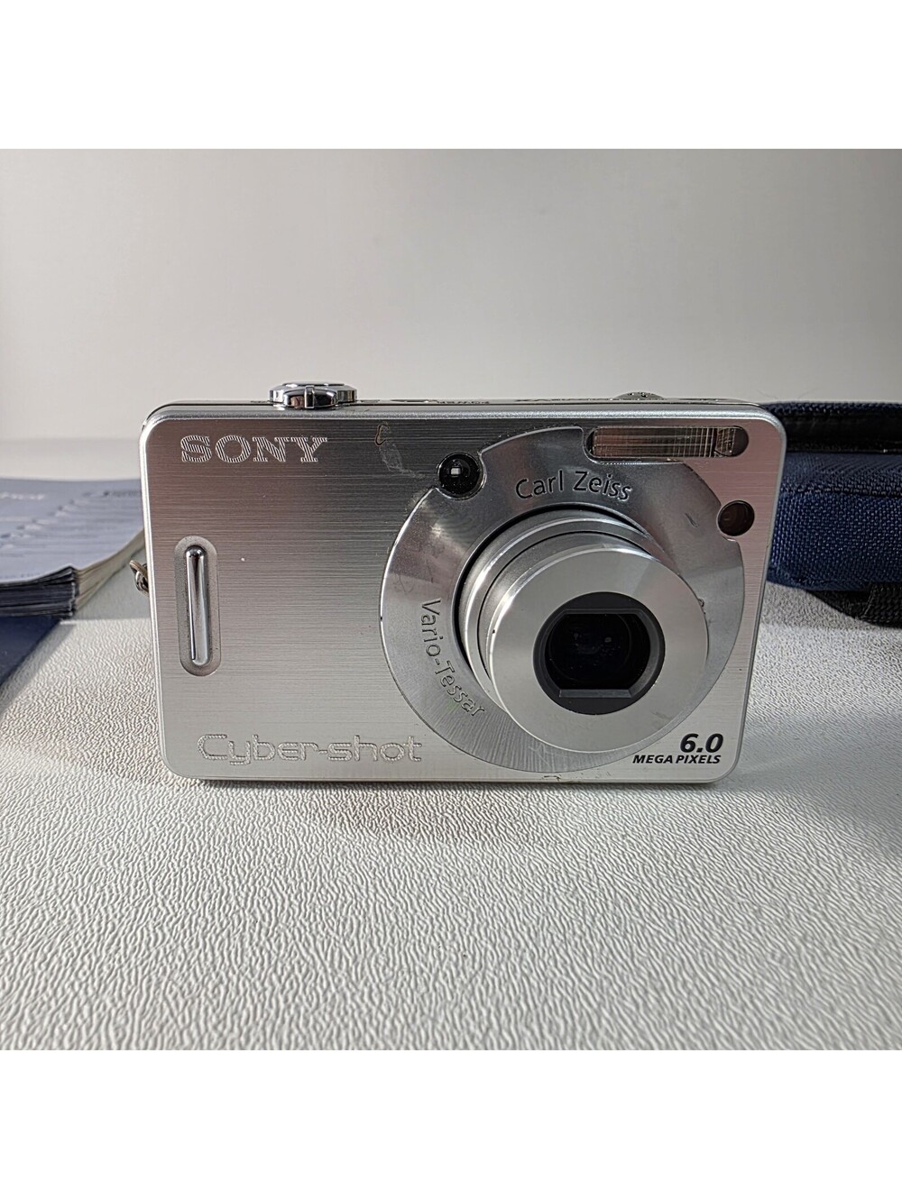 Sony Cyber-Shot DSC-W50 Silver 6.0MP Digital Camera W/ Charger Battery Memory